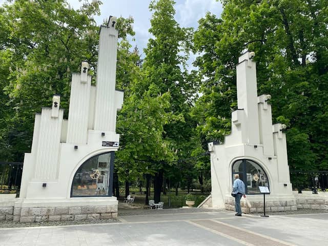 Vkhod V Park - Image 1