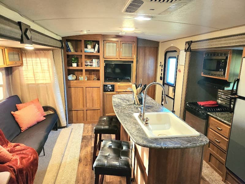 RafterTFarm Lodging - Image 1