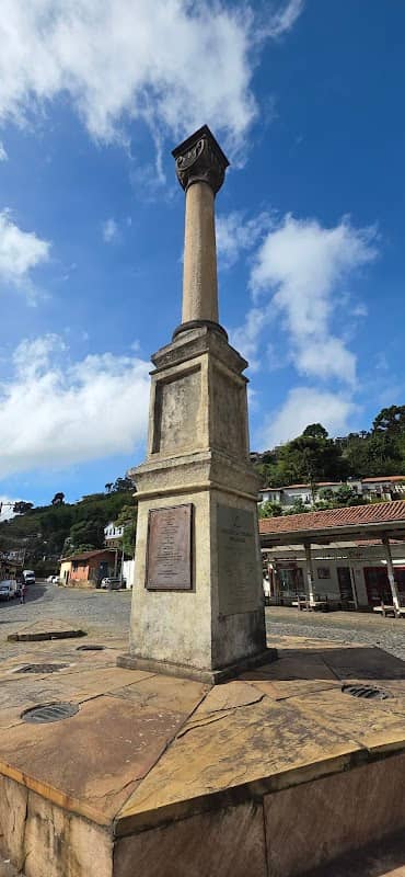 Column Saldanha Marinho - Image 1