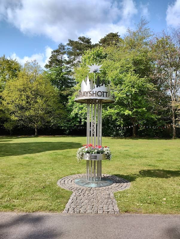 Grayshott War Memorial - Image 1