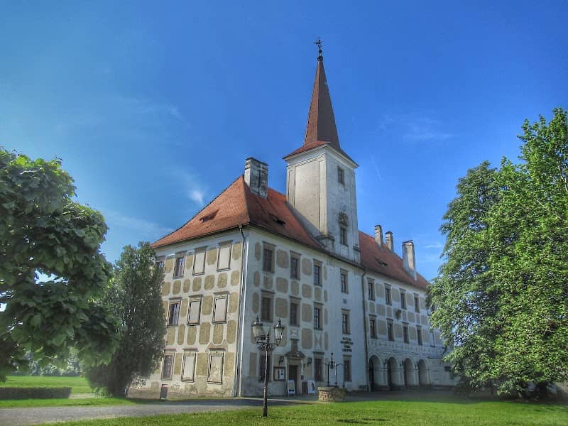 Muzeum Kroměřížska - Zámek Chropyně a Památník Emila Filly - Image 1
