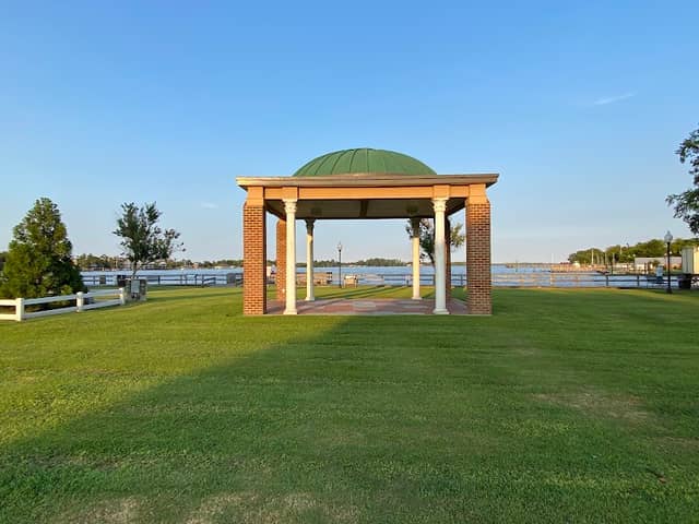 Waterfront Park - Image 1