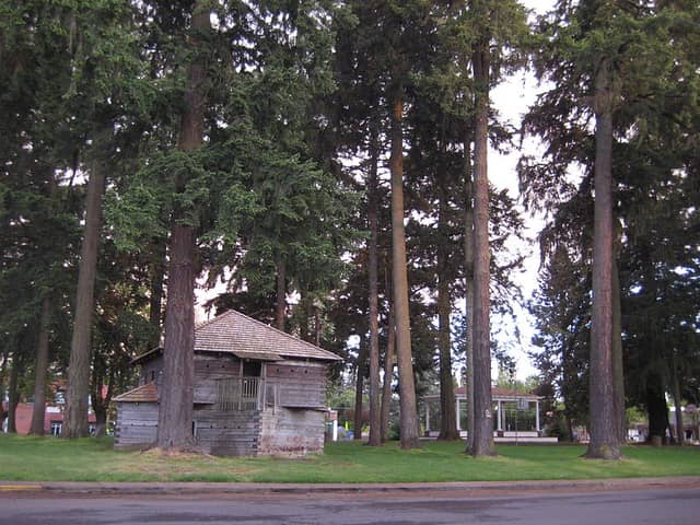 Courthouse Square Park - Image 1