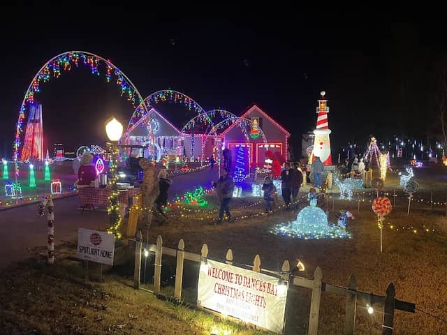 Dances Bay Christmas Light Show - Image 1