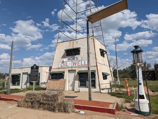 Bob's Oil Well - Image 1