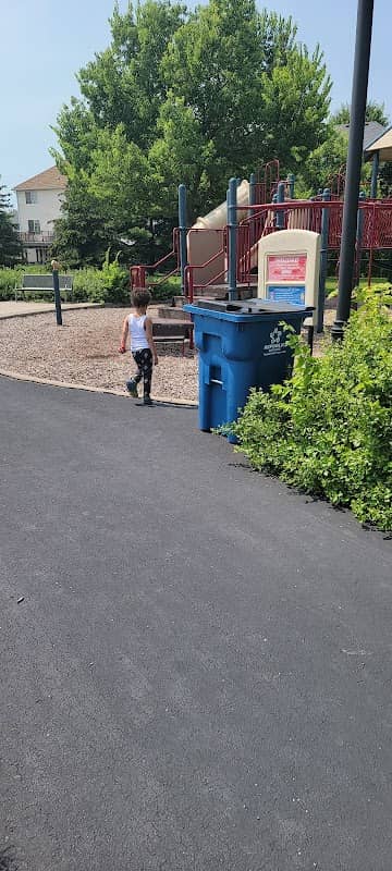 Cloverleaf Park, green park - Image 2