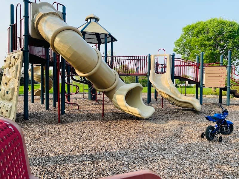 Cloverleaf Park, green park - Image 1