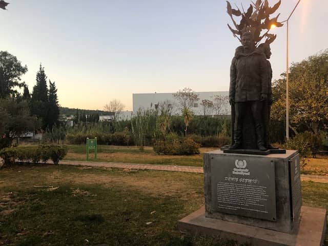 Üç Fidan Anıtı - Image 1