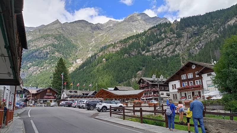 Ufficio Informazioni e Accoglienza Turistica (IAT) Macugnaga - Monte Rosa Valle Anzasca - Image 1