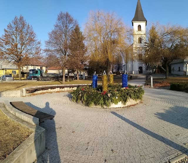 Park pred kostolom - Image 1