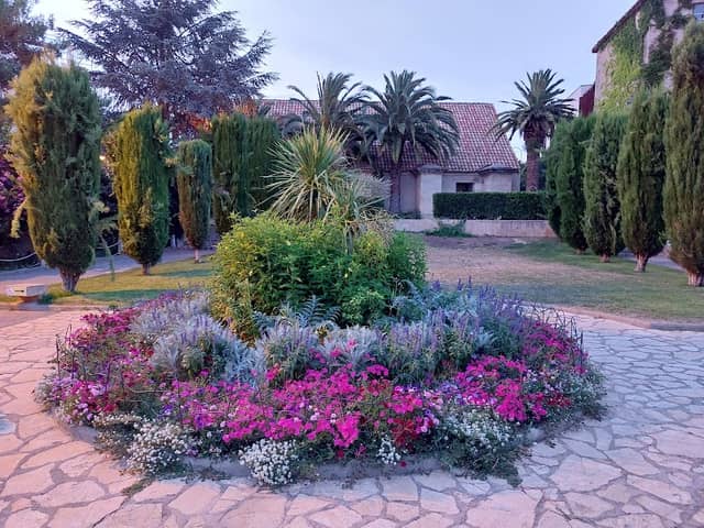 Vicomtes Garden - Image 1