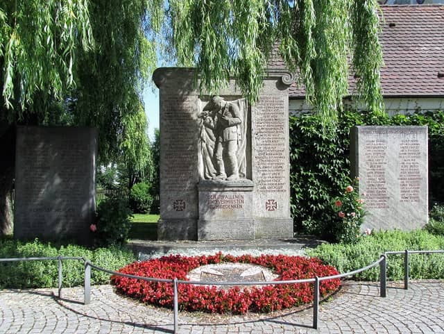 Kriegerdenkmal - Image 1