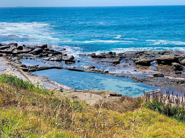 Wollongong Head Lighthouse Rockpool - Image 1
