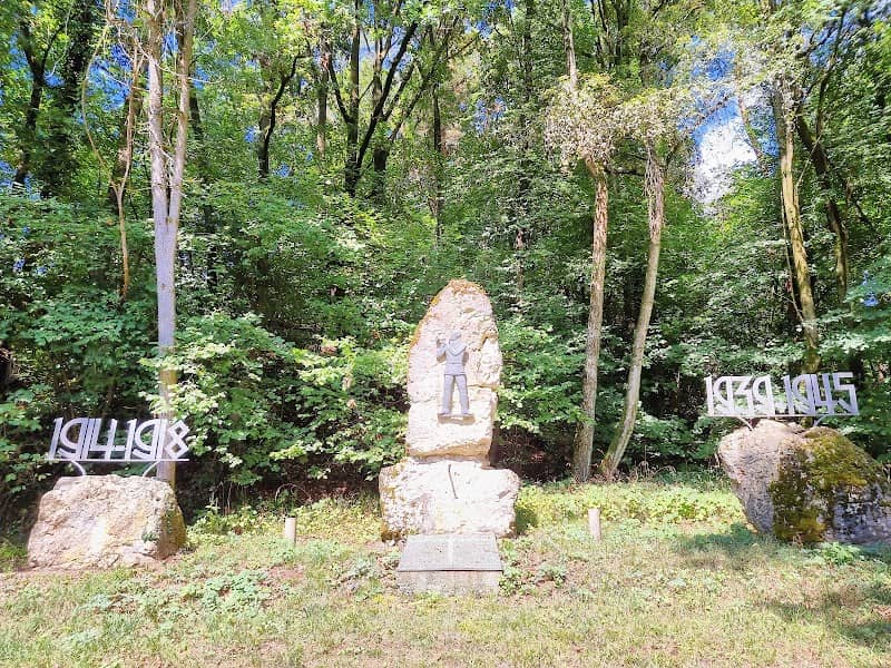 Kriegerdenkmal Igensdorf - Image 1