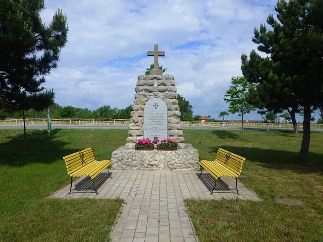 Kriegerdenkmal - Image 1