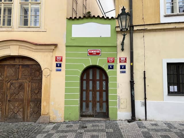 The smallest house in Prague - Image 1