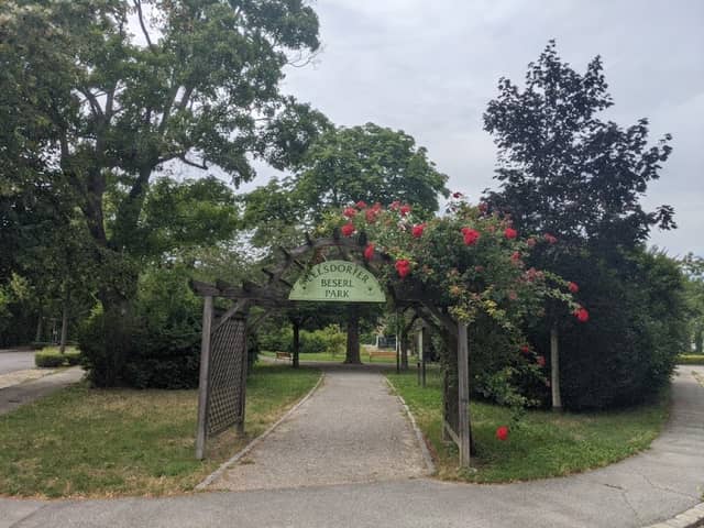 Leesdorfer Beserl Park - Image 1