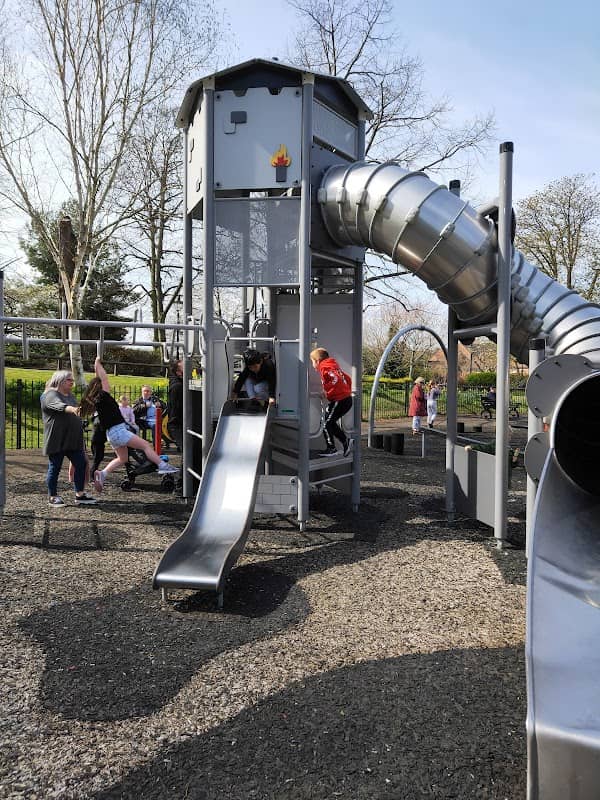 Arnot Hill Park - Image 1