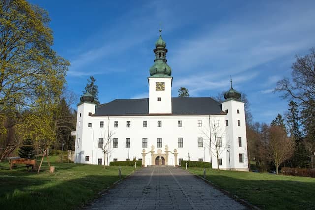 Chateau park - Image 1