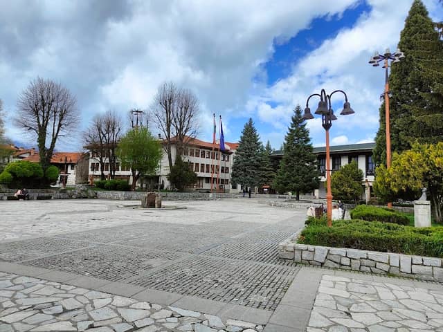 Nikola Vaptsarov Square - Image 1