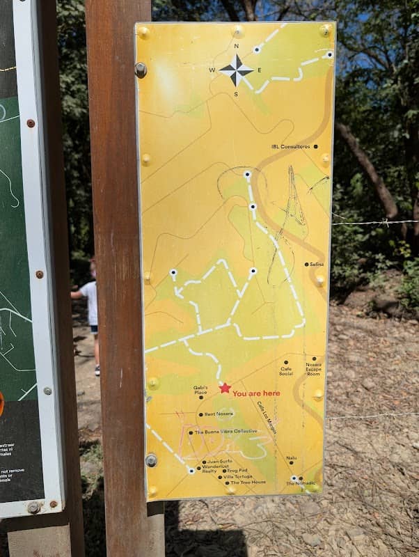 Trail head to beaches - Image 3