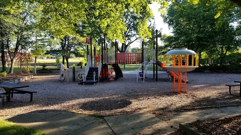 Riverside Park - Image 1