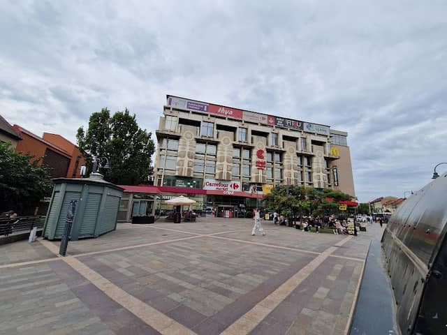 Shopping center square - Image 2