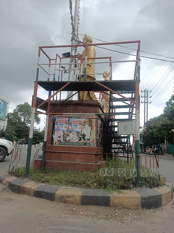YSR Statue, Shapurnagar - Image 1