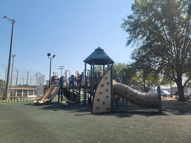 Veterans Park - Image 1