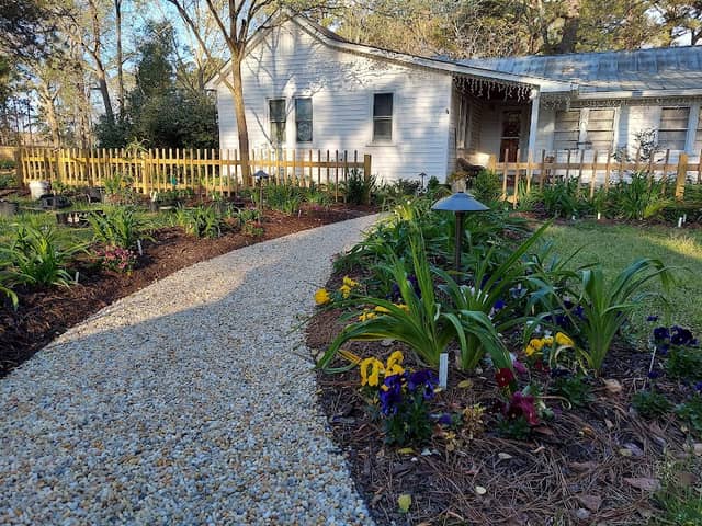 Flowertown Daylily Garden - Image 1