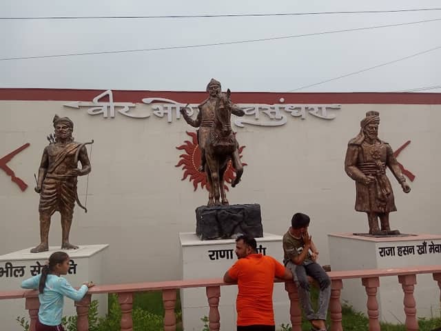 Statues of the Kings of Mewar - Image 1