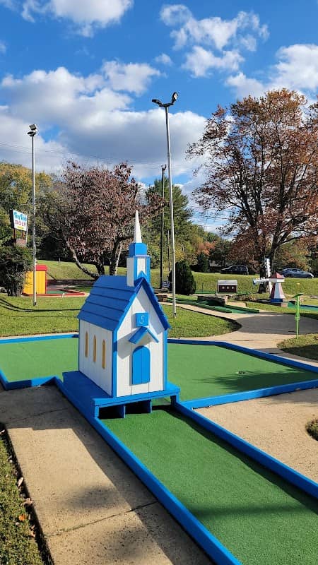 Tiny Town Golf - Image 1