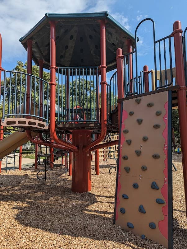 Village Green Park - Image 2