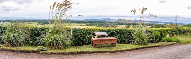 The Twa Bob Bench, Mile Awa - Image 2