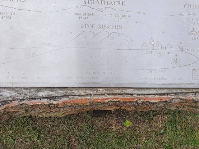 The Twa Bob Bench, Mile Awa - Image 3