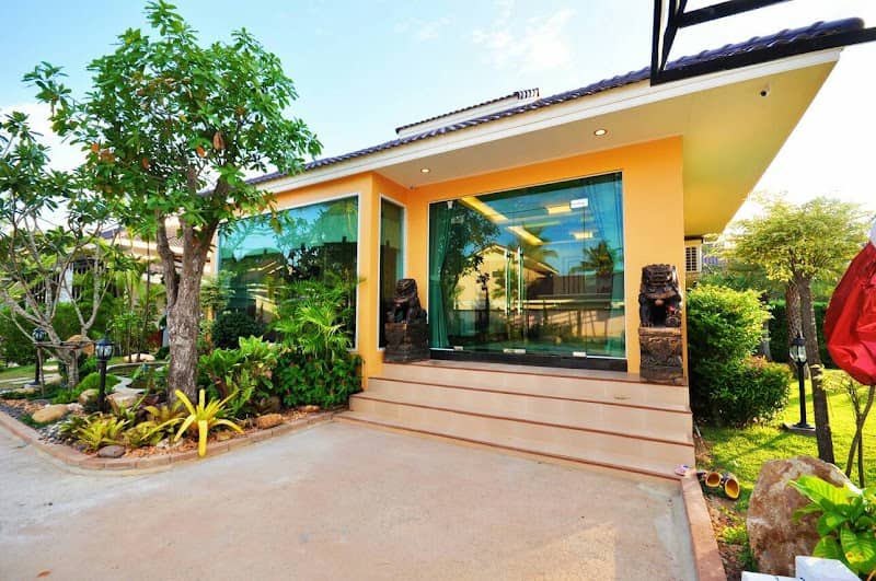 Dusita Grand Resort - Image 1