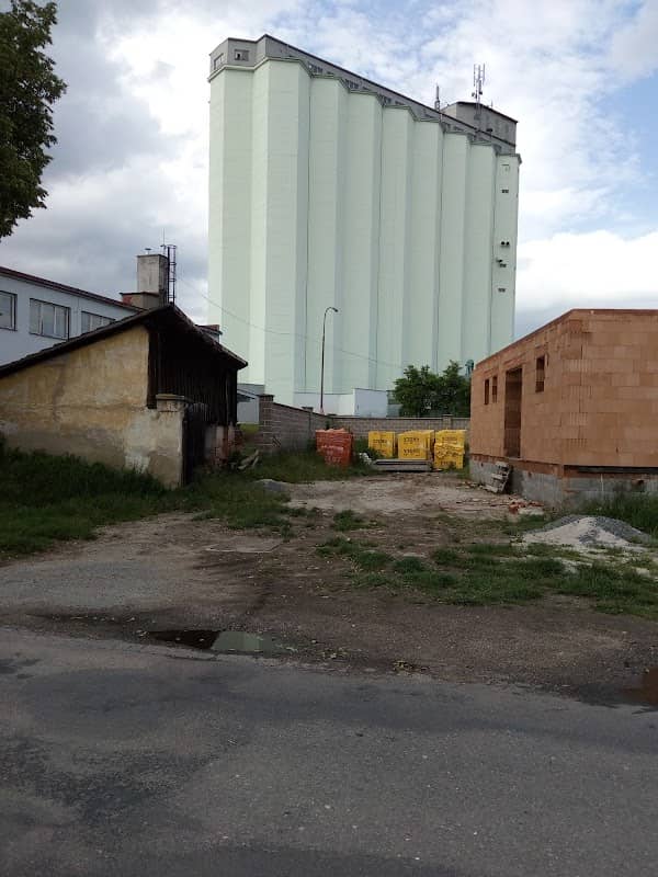 silo na obilí - Image 1