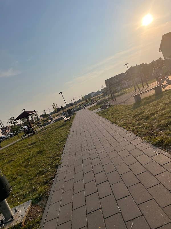 Altina Park - Image 1