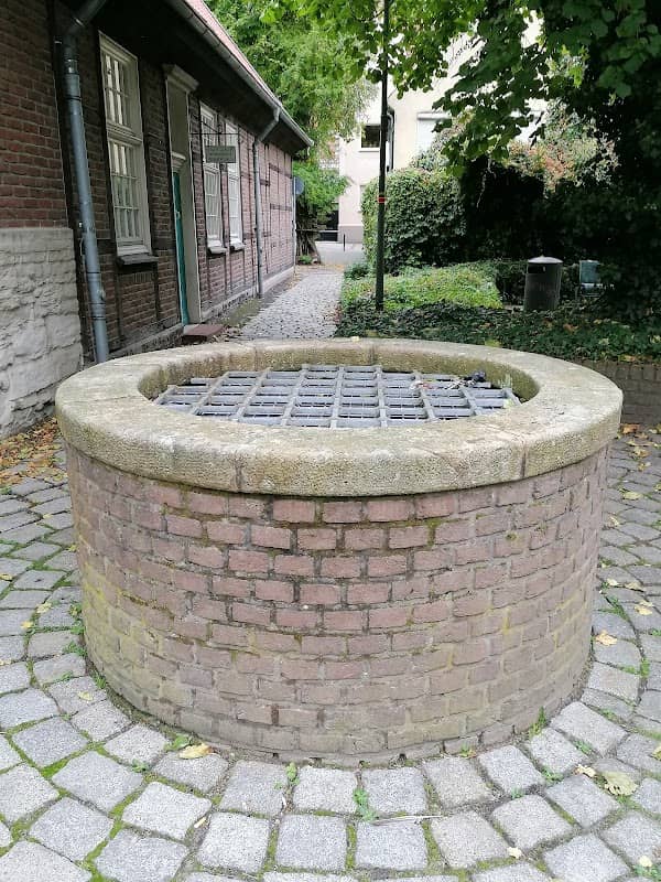 Brunnen am Heimatmuseum Ahlen - Image 1