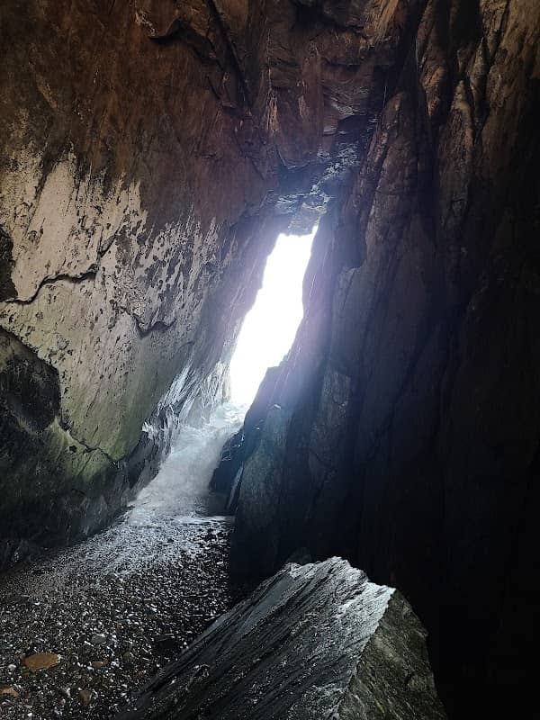 Sea caves - Image 2