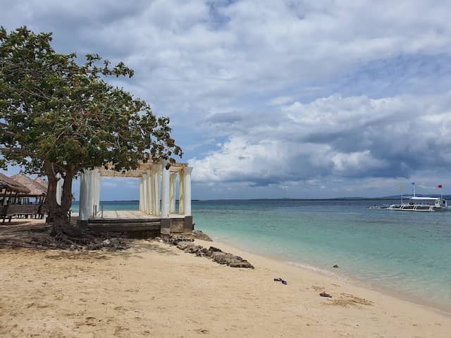 Pandanon Beach - Image 3