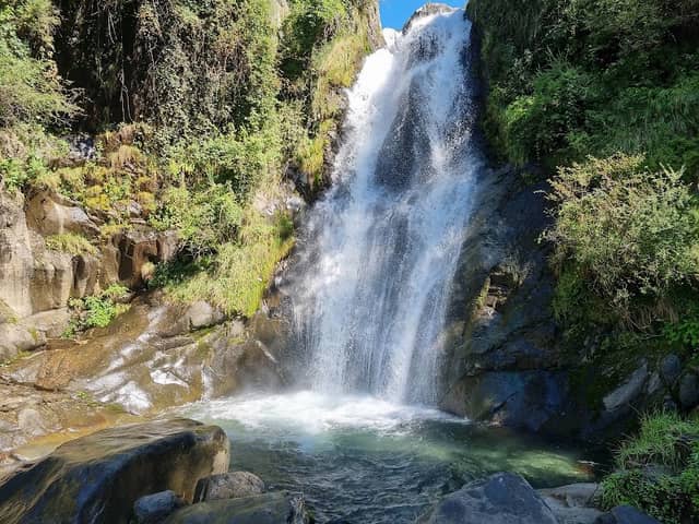 Lapas Waterfalls - Image 1