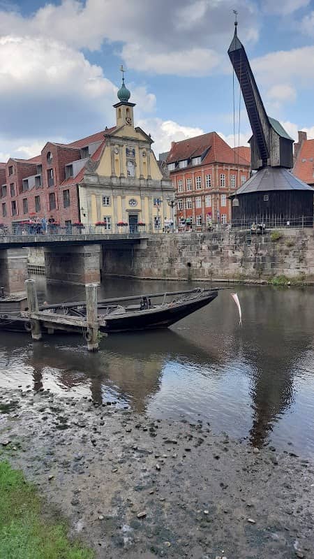 Old crane in the Lüneburg harbor - Image 1