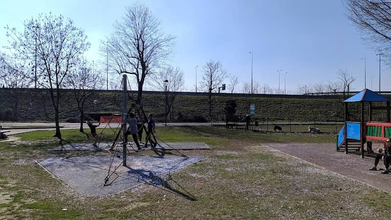 Parco giochi con area cani - Image 1