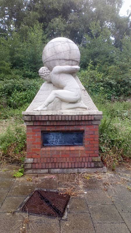 Statue of Atlas - Image 1