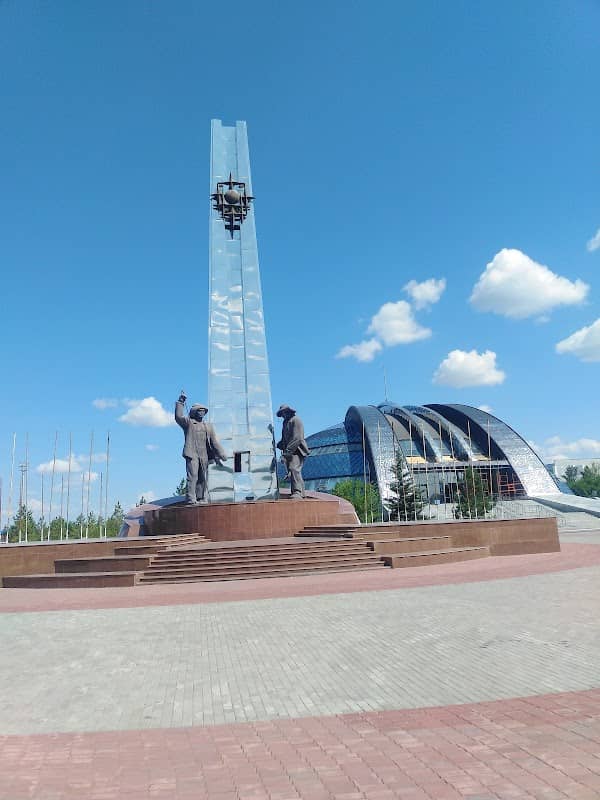 Monument to metallurgists - Image 1