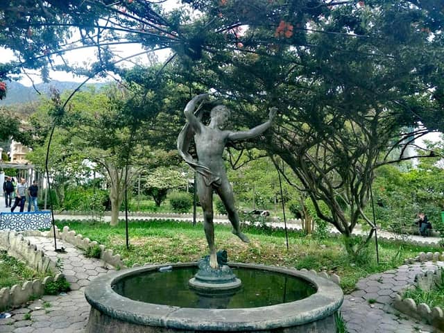 Square Pasteur - Image 1