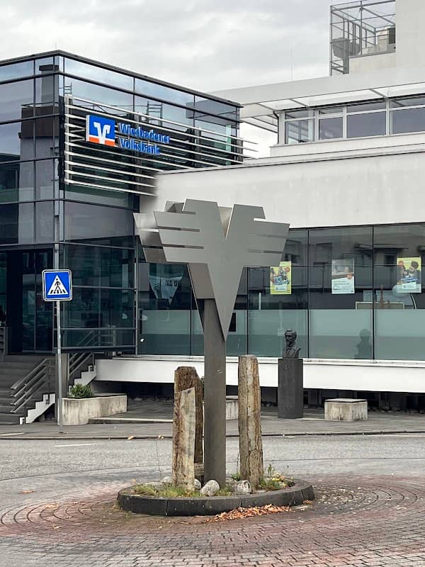 Skulptur im Kreisverkehr - Image 1