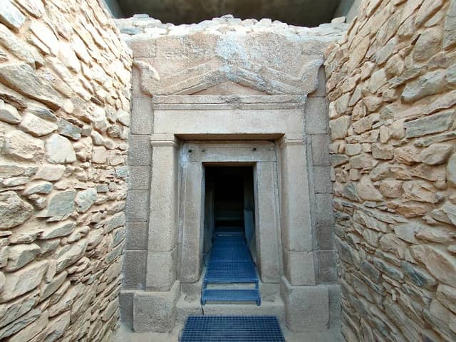 Thracian tomb Shushmanets - Image 1