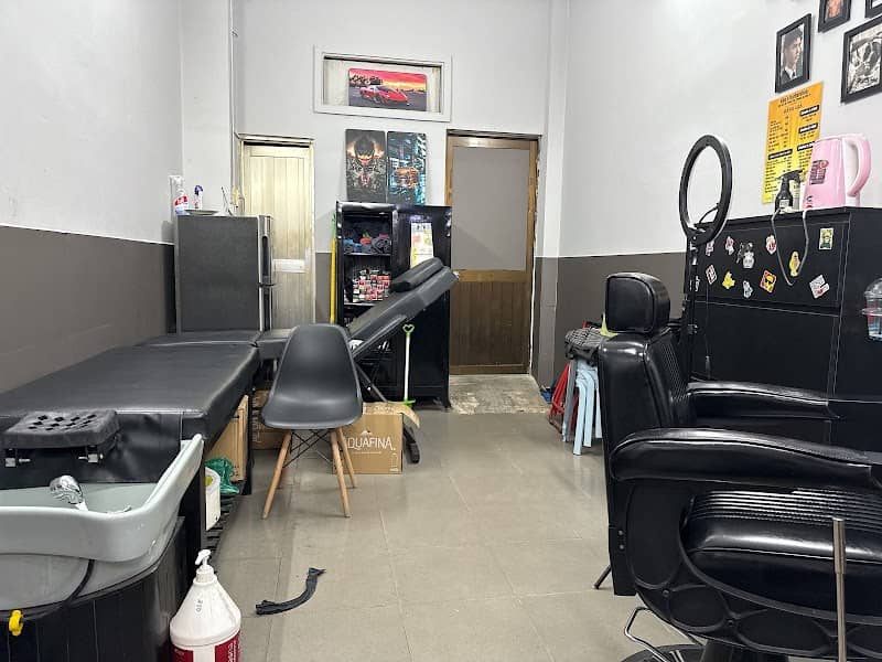 Bâu’s Barber Shop - Image 1